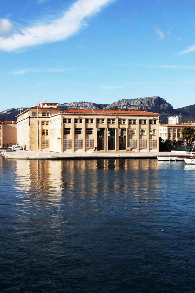 Evasion-Toulon-15-AdobeStock_283202884AdobeStock_520222283