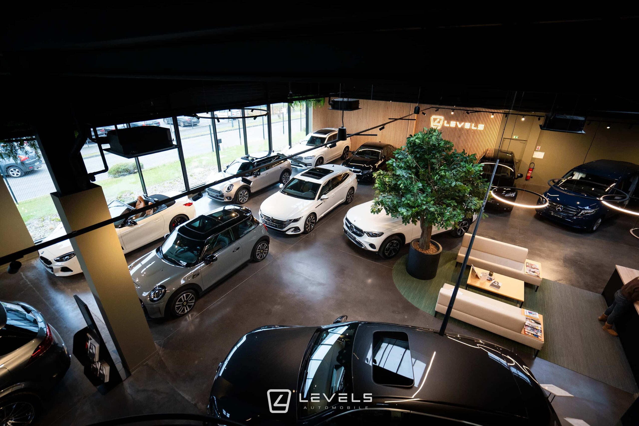 Nouveau showroom de véhicules haut de gamme d’occasion