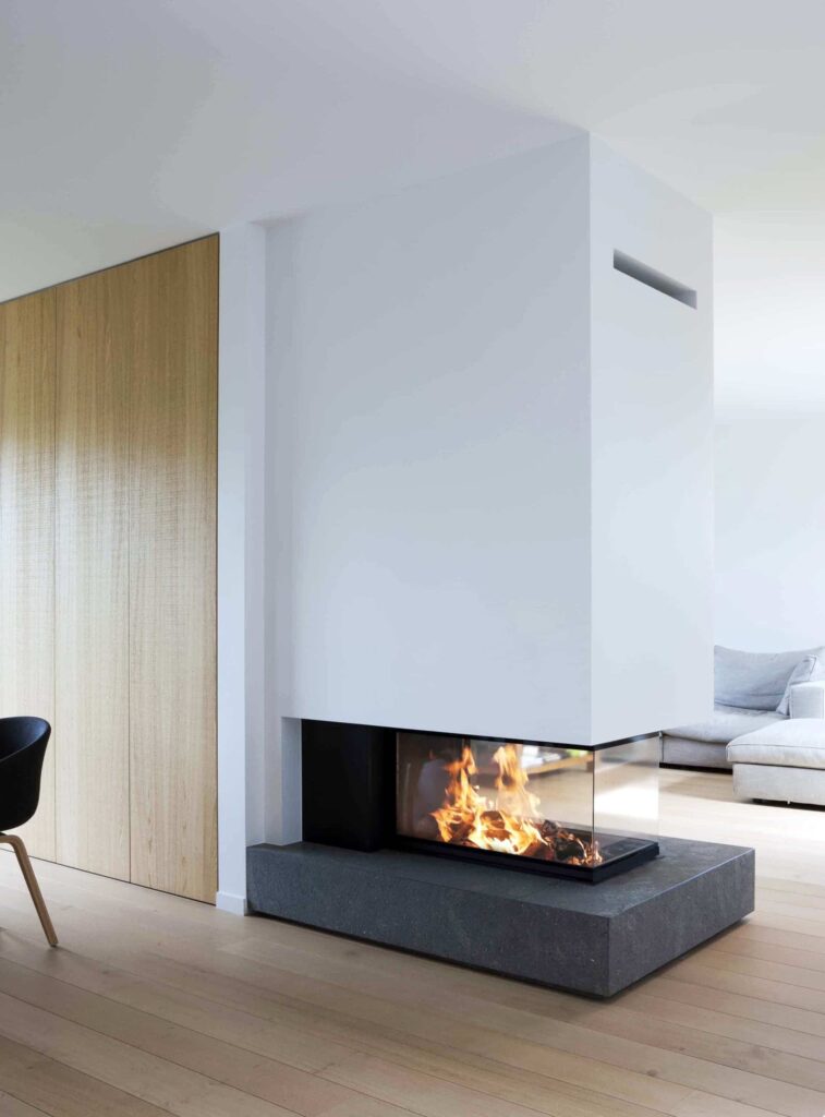 Maison-Cheminee-Art-du-Feu-Focus-04-luna-750rd-diamond-roomdivider-houthaard-m-design-scaled