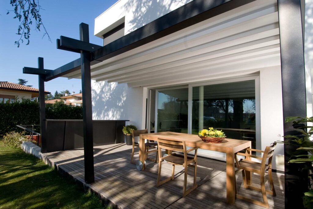 Maison-Outdoor-aluminium-pergolas--img-1-5-pro-b-arcit18