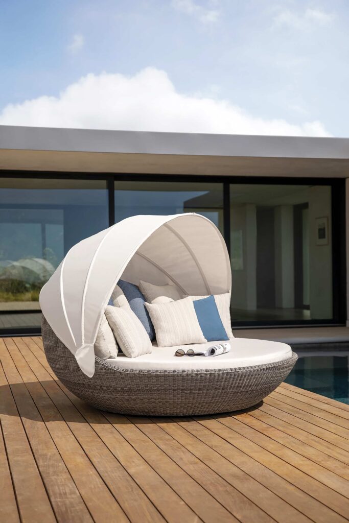Maison-Outdoor-pivot-swivel-daybed-hollyresidence-0836-fam-g-arcit18