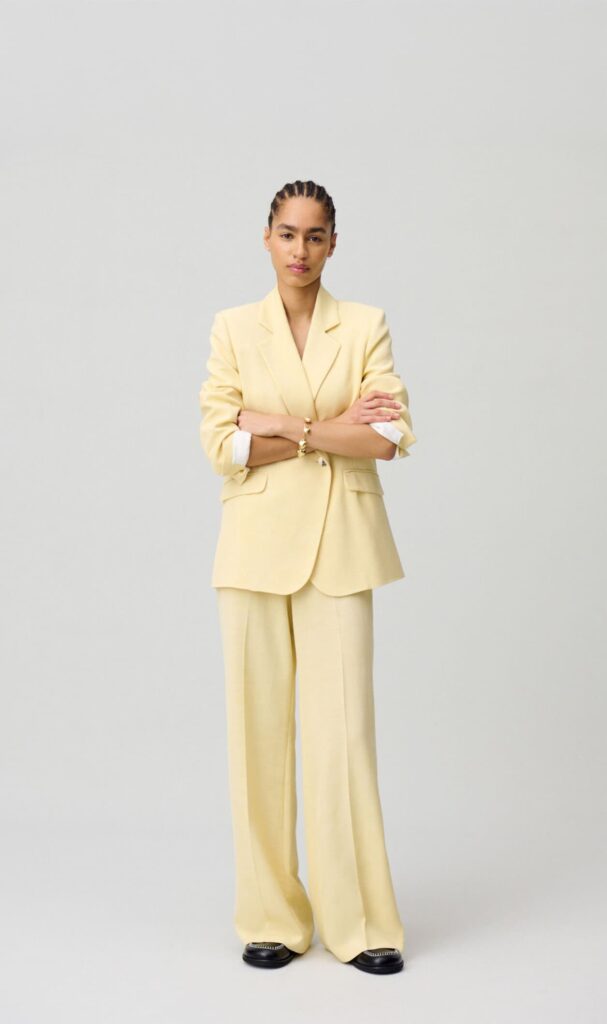 mode-jaune-beurre-05 Tailleur femme Claudie Pierlot dans un ton jaune beurre doux