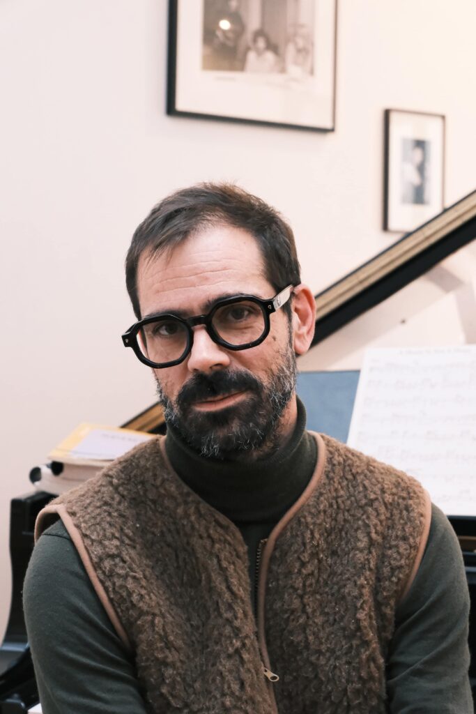 Lifestyle-Selene-Eyewear-Yannick