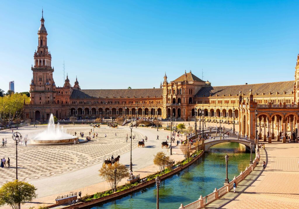 Evasion-Seville-01-shutterstock_2719173127