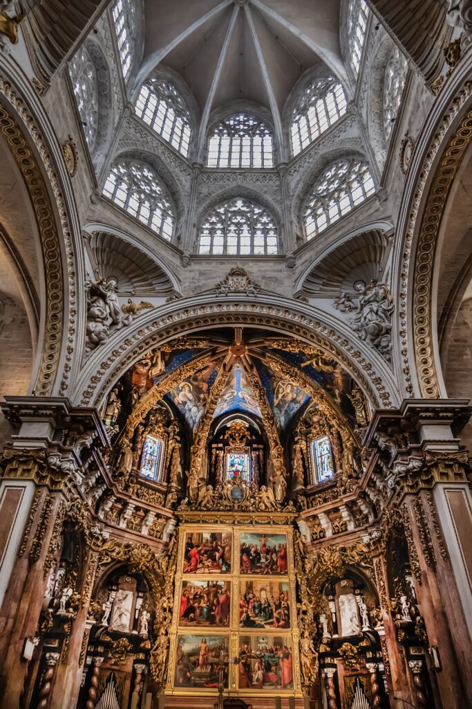 Evasion-Valence-04-Cathedrale-Sainte-Marie-de-Valence@AdobeStock